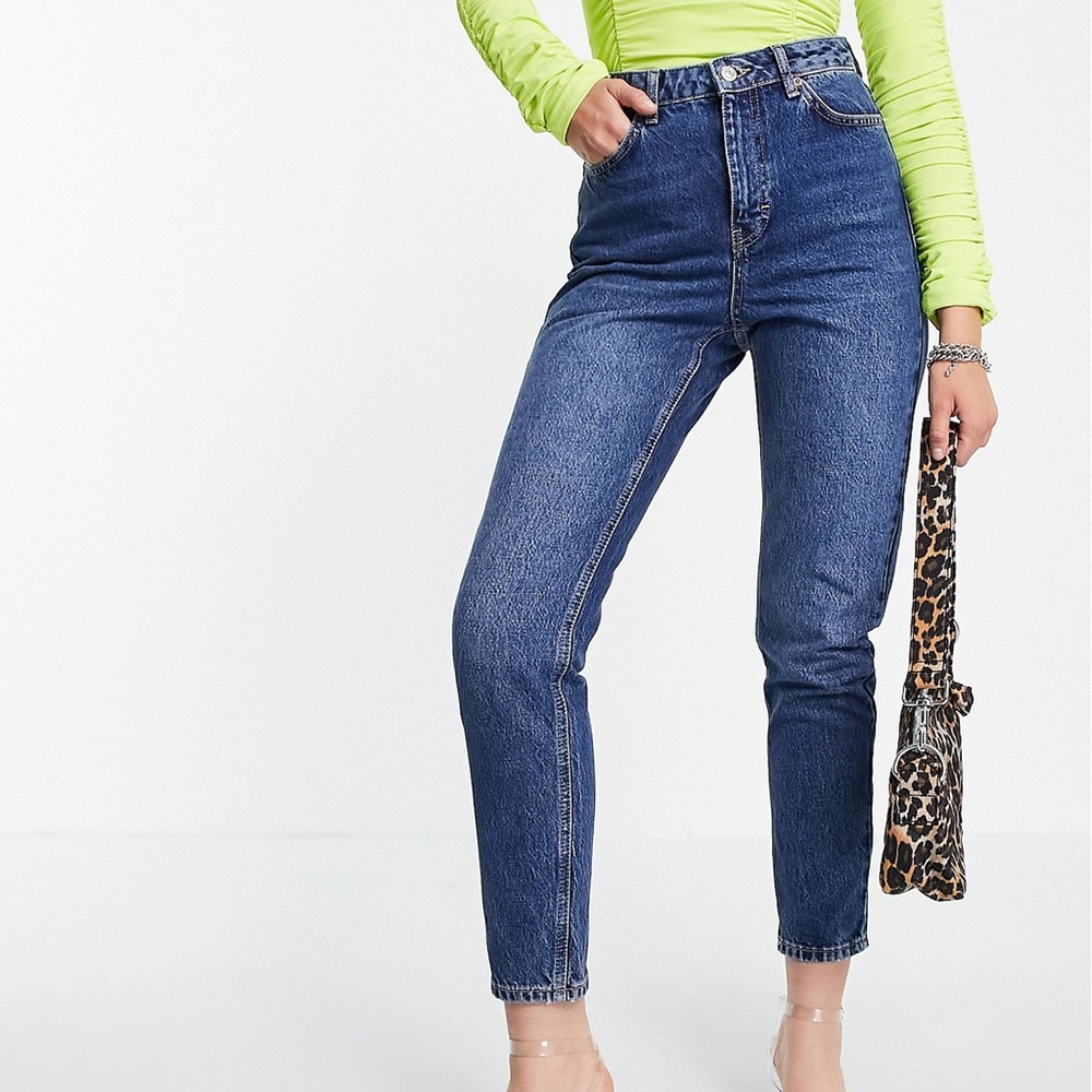MOM JEANS BY TOPSHOP (size 32x30)